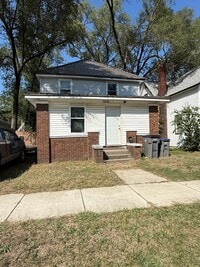 Building Photo - Large 4 bedroom Home