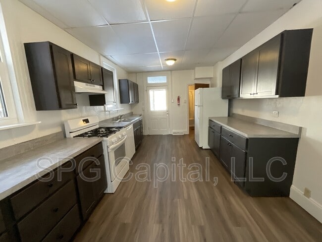 Building Photo - 277 W Jackson St