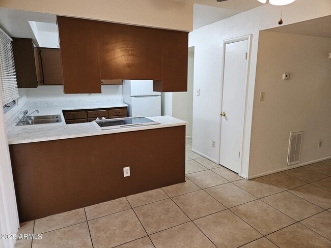 Building Photo - 6557 S La Rosa Dr