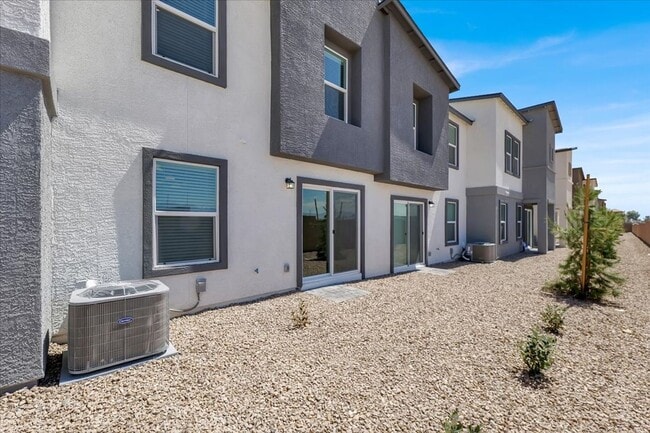 Building Photo - Beautiful Modern Townhome in the Northwest...
