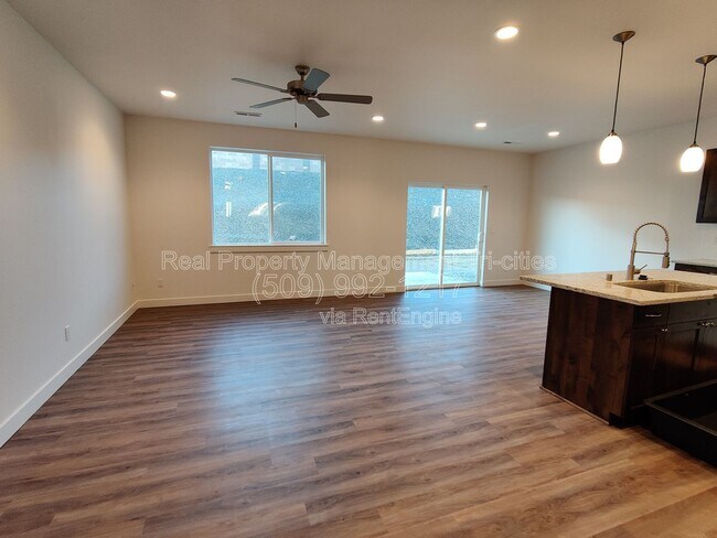 Building Photo - 386 Bedrock Loop