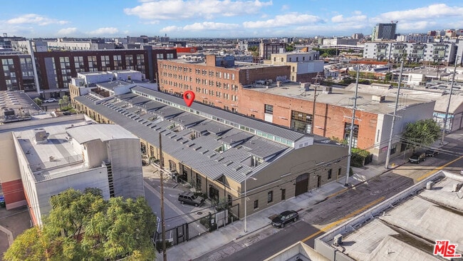 Building Photo - 940 E 2nd St