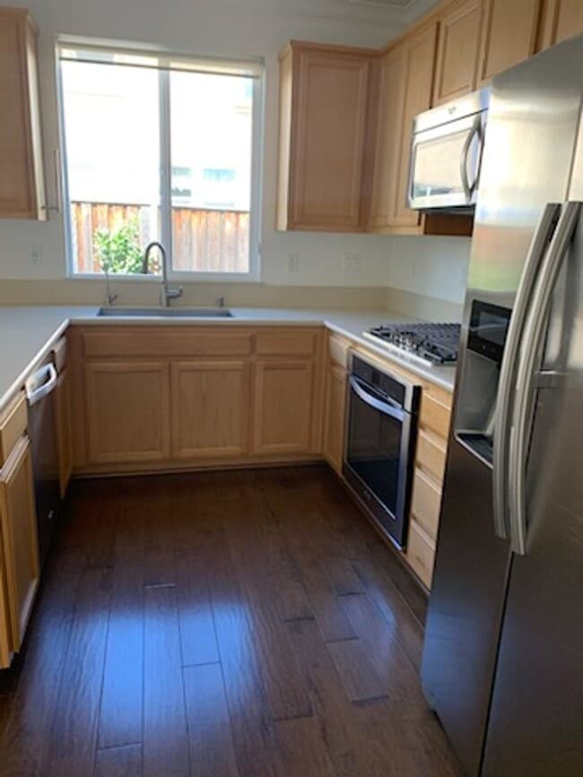 Building Photo - 125 Caspian Way