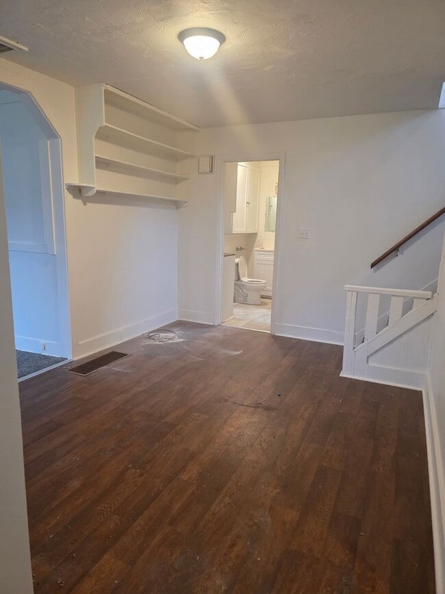 Building Photo - 397 Upper Oakwood Ave