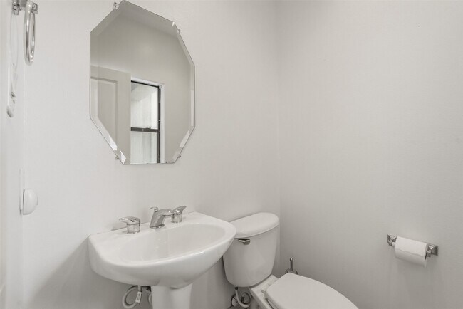 Building Photo - 2816 Rusk St