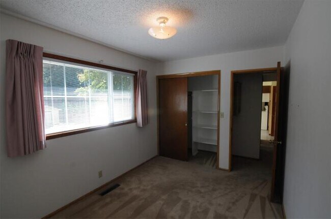 Building Photo - 3 bedroom in Renton WA 98059