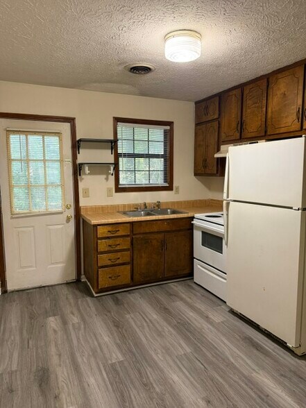 Building Photo - 109 Jay Ln