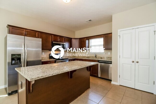 Building Photo - 4 Bedroom Pet-Friendly Home in Louisville, KY with Main Street Renewal