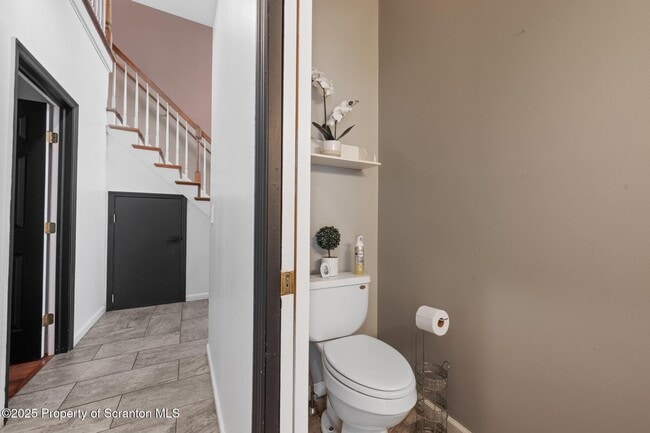 Building Photo - 32 Pine Tree Dr