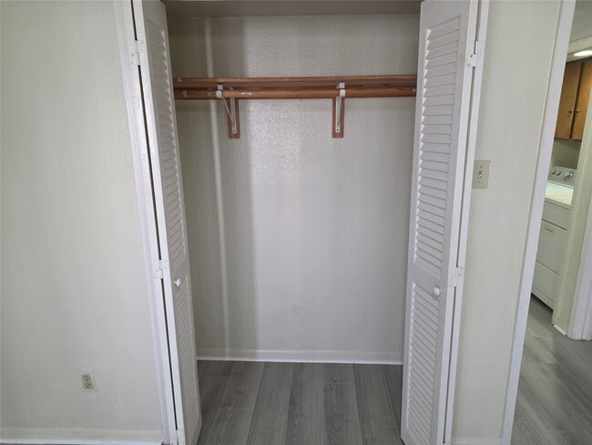 Building Photo - 3025 Walnut Bend Ln