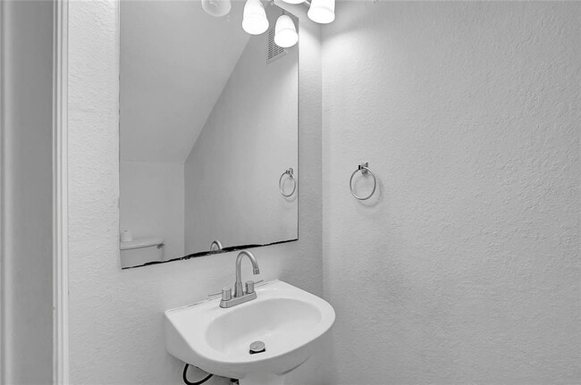 Building Photo - 7812 Tipperary Ln