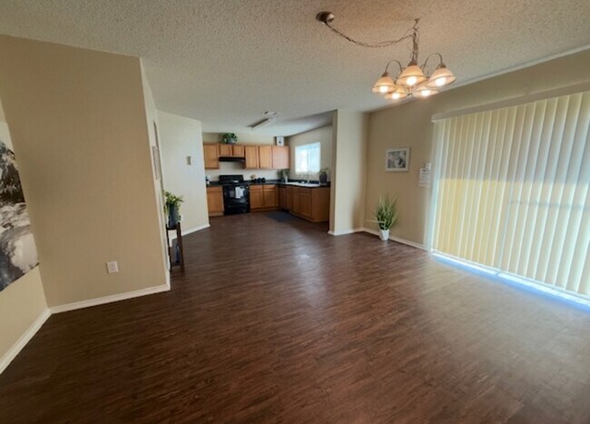 Building Photo - BURLESON 3/2/1 HOME