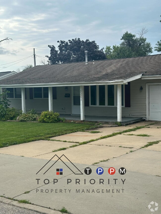Building Photo - 3 Bedroom | 2 Bathroom Single Family Ranch...