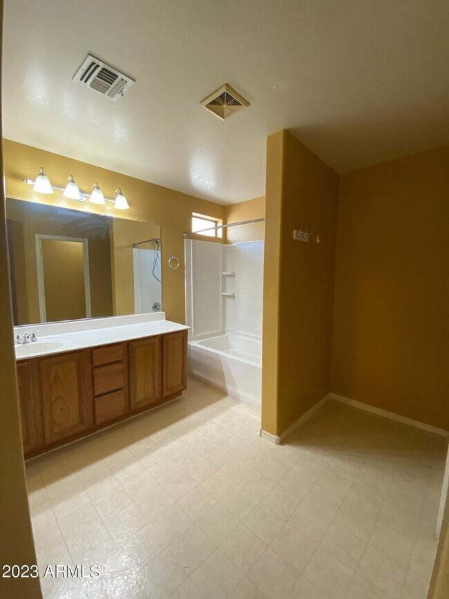 Building Photo - 1847 W Desert Seasons Dr