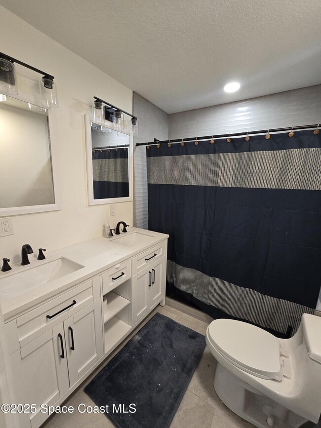 Building Photo - 2417 Colonial Dr