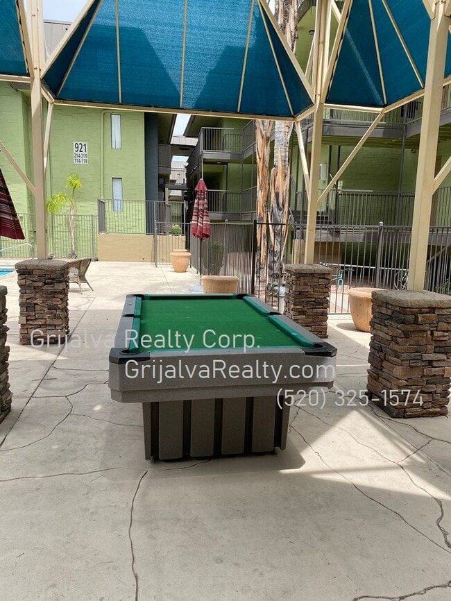 Building Photo - AVAILABLE JUNE - Furnished 2 Bedroom Condo with Community Pool Close to the UofA! (Speedway/Euclid)