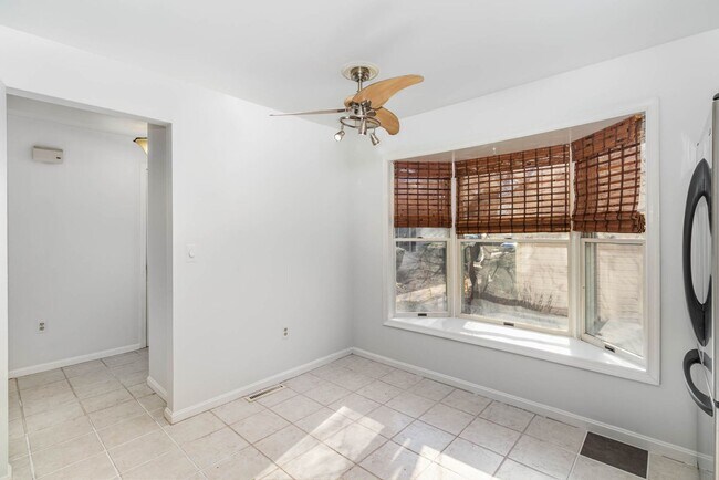 Building Photo - 2039F Raleigh Rd