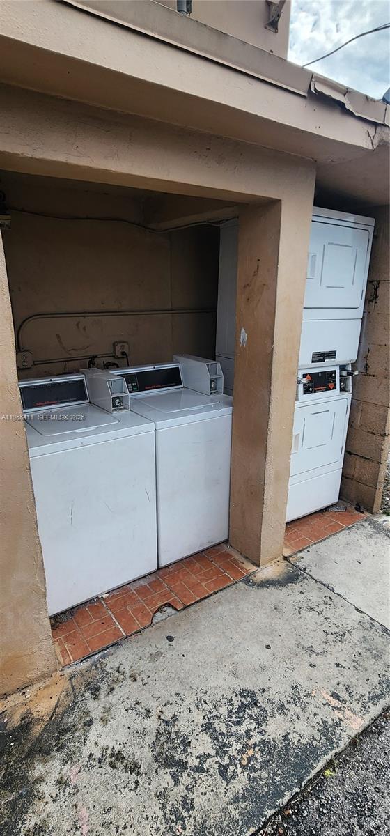 Building Photo - 654 W 29th St