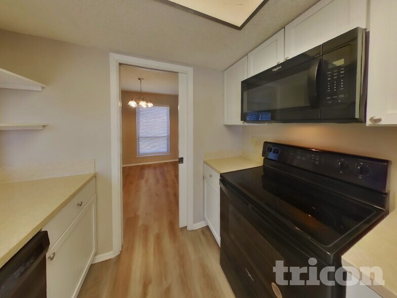 Building Photo - 7815 Melbury Forest