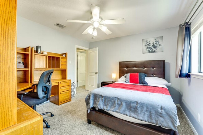 Building Photo - 1122 Gruene Rd