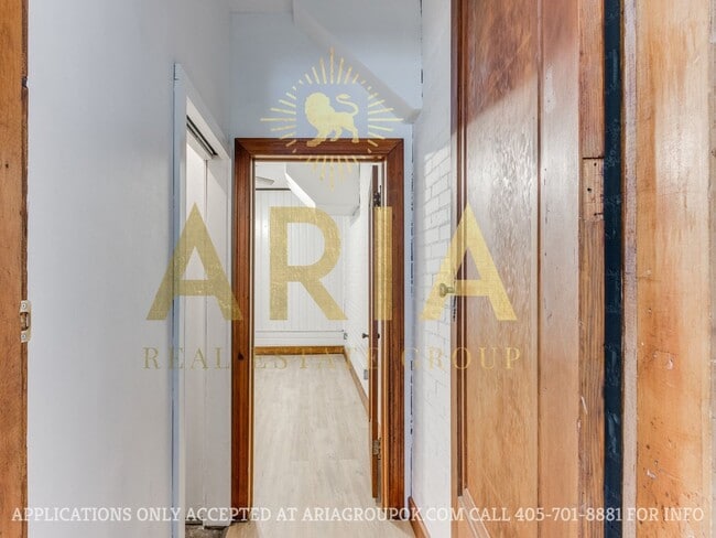 Building Photo - *COMING SOON!* UPDATED 3 BED/2 BATH DUPLEX...