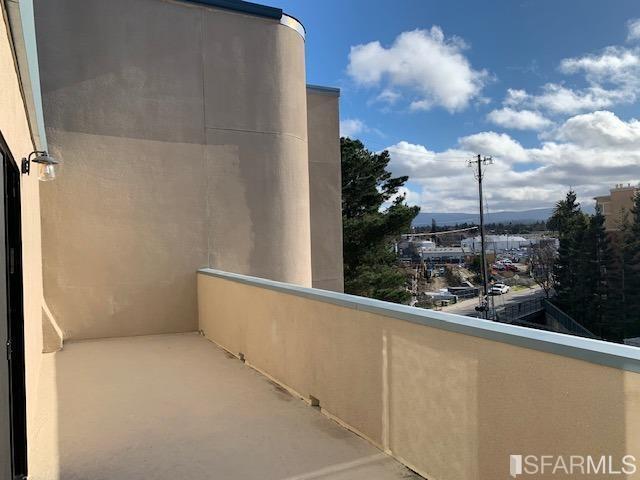 Building Photo - 1090 Main St