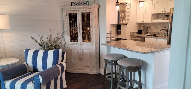 Building Photo - 1830 Robalo Dr