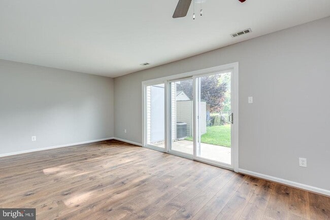 Building Photo - 6204 Red Haven Dr