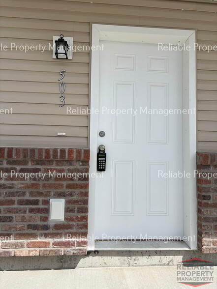 Building Photo - 2015 Lawrence Ln