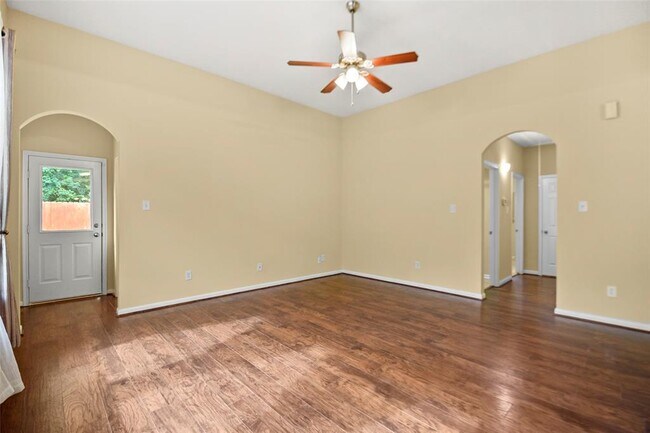 Building Photo - 12806 Pecan Shores Dr