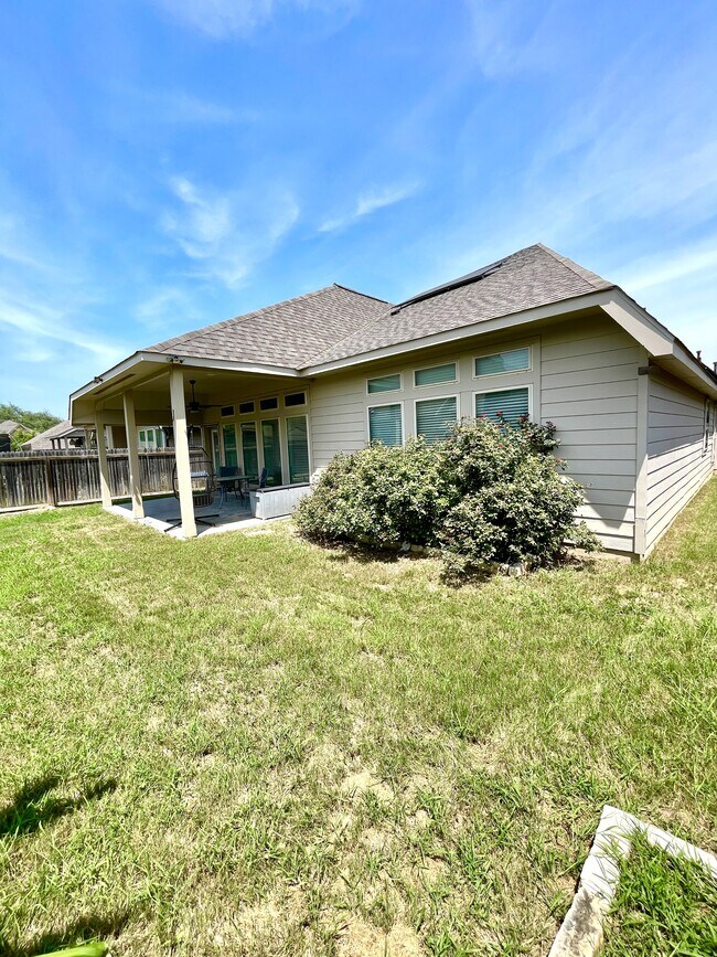 Building Photo - 9133 Yearling St