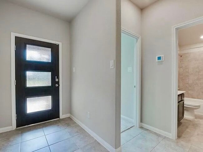 Building Photo - 2418 Humble Wy