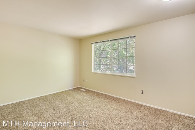 Building Photo - 3 br, 1 bath Apartment - 1001 Vincent Court