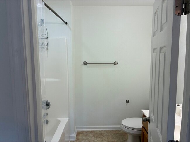 Building Photo - Nice 3 bedroom 2 bathroom home in North Little Rock