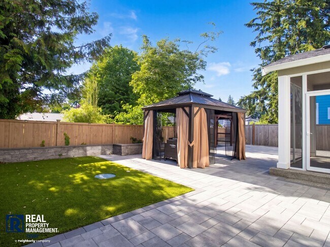Building Photo - Modern 5-Bedroom Home with Mother-In-Law Suite & Covered Patio!