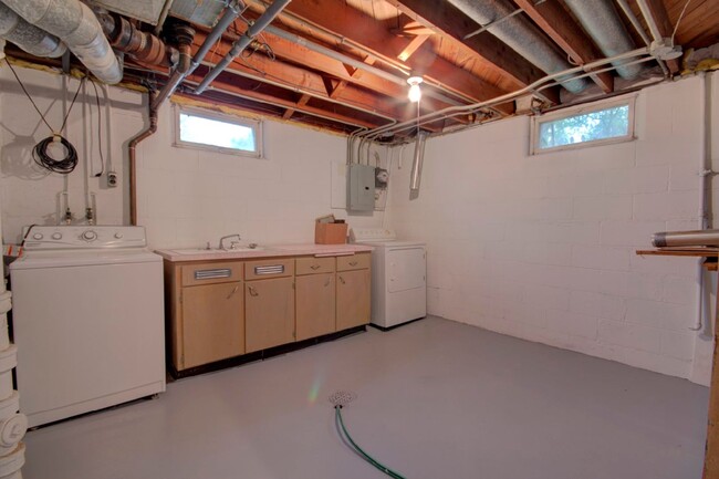 Building Photo - Remodeled 3 Bedroom Home