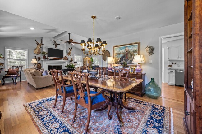 Building Photo - Gorgeous Mid-Century Modern Ranch in West Raleigh near NCSU and Lake Johnson - Fenced-in Backyard!