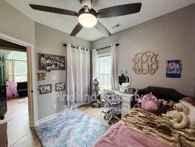 Building Photo - 229 Scarlet Oak Dr