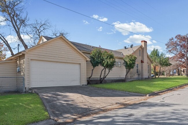 Building Photo - Spacious 3 Bed / 3 Bath Single Family with Large Fenced Yard and Deck in Temple ISD