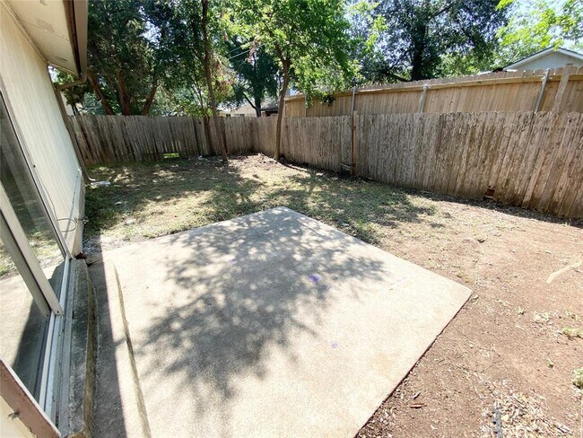 Building Photo - 1103 Westwood Dr