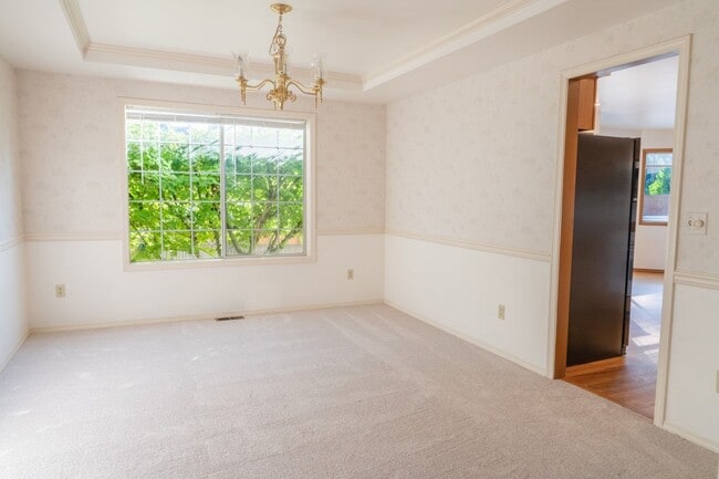 Building Photo - 3Bd/2.5Ba Bellevue House( Newport Hill)