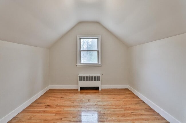 Building Photo - 139 Greeley St