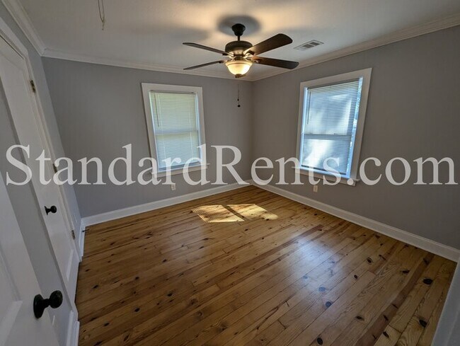 Building Photo - Cute Bungalow in Colonial Hills Neighborhood
