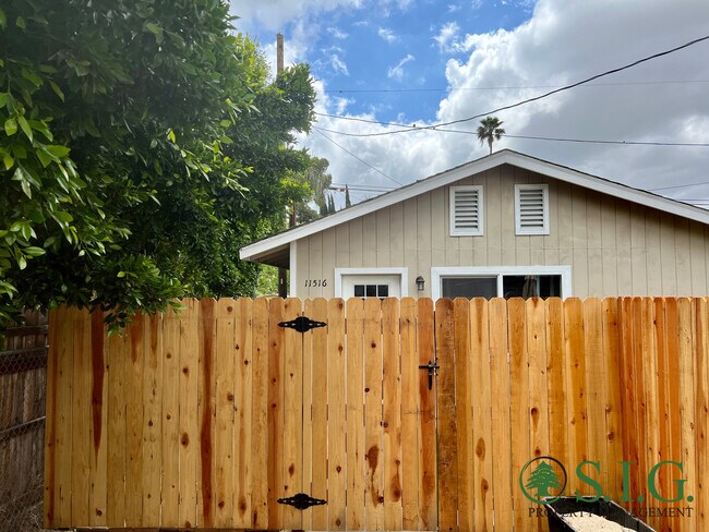 Building Photo - 11516 Kelowna St