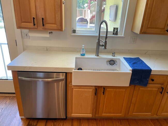 Building Photo - Spacious 4 Bedroom 4 Bath Ojai Home