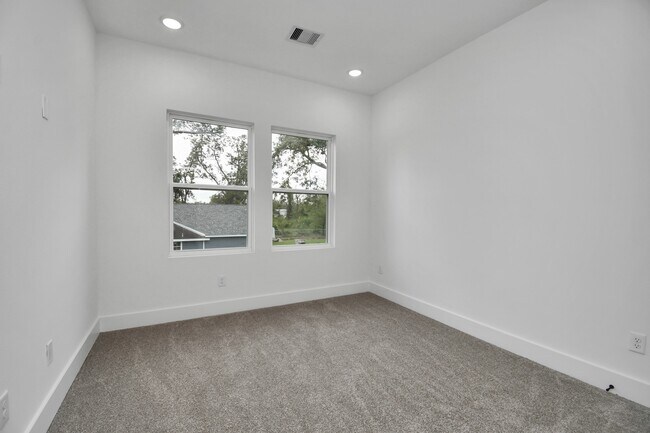 Building Photo - 2610 Vance St