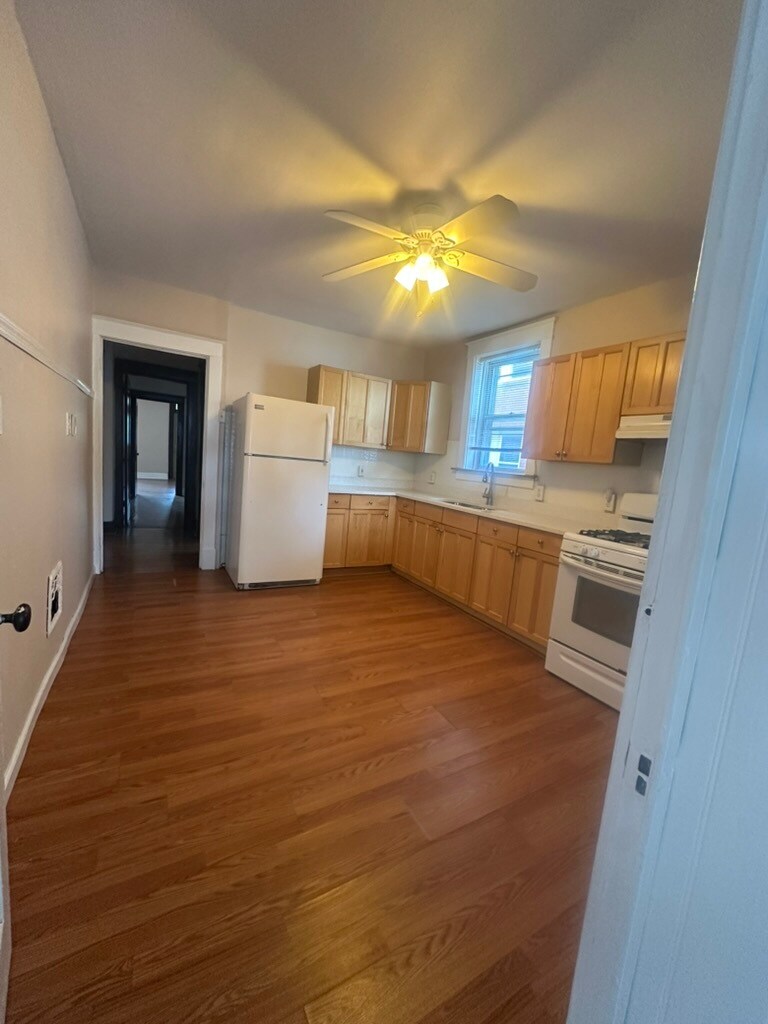 Kitchen - 5044 Bancroft Ave