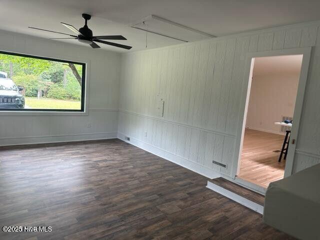 Building Photo - 611 E L Ives Dr