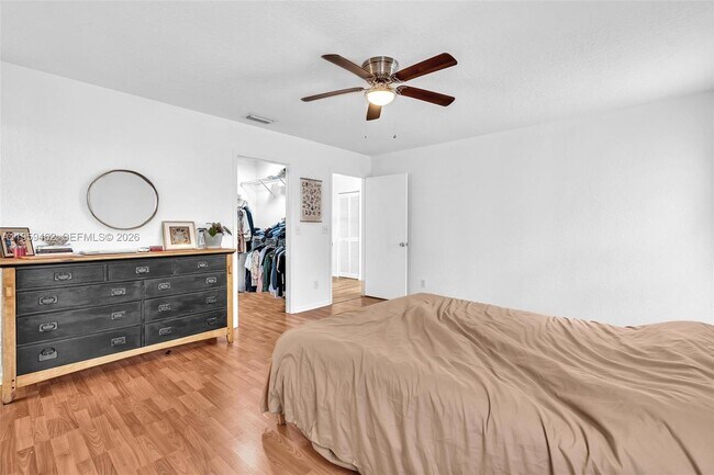 Building Photo - 2927 Bogota Ave