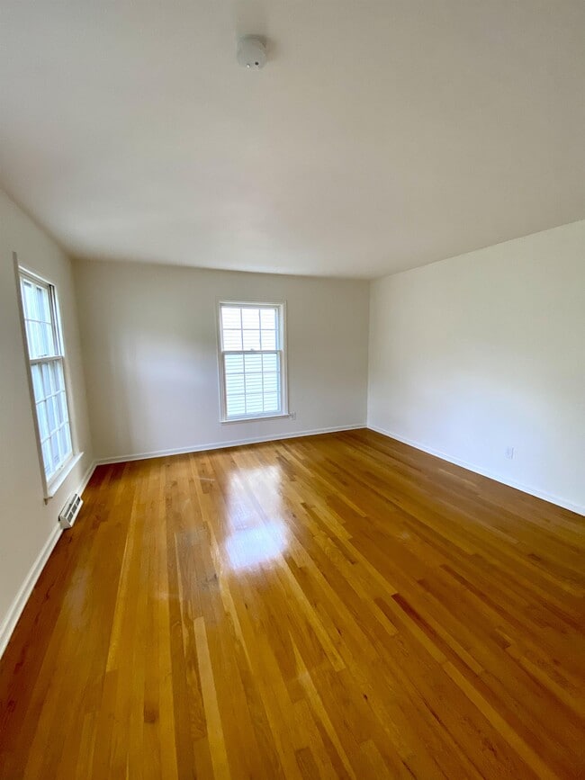 Building Photo - 9136 Switzer St